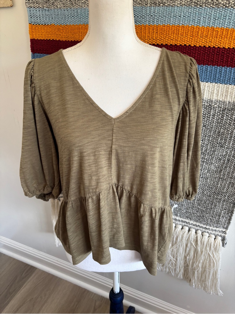 NWT dylan Olive Green V-Neck Peplum Puff Sleeve Blouse